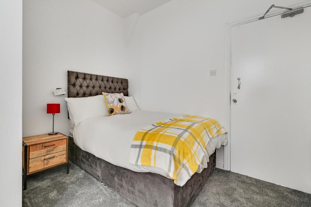 Oyo Albert View Salford  Luaran gambar
