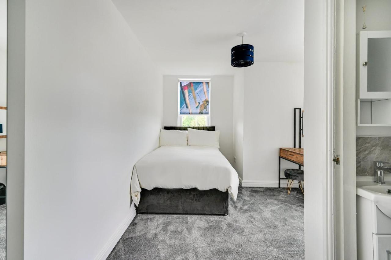 Oyo Albert View Salford  Luaran gambar